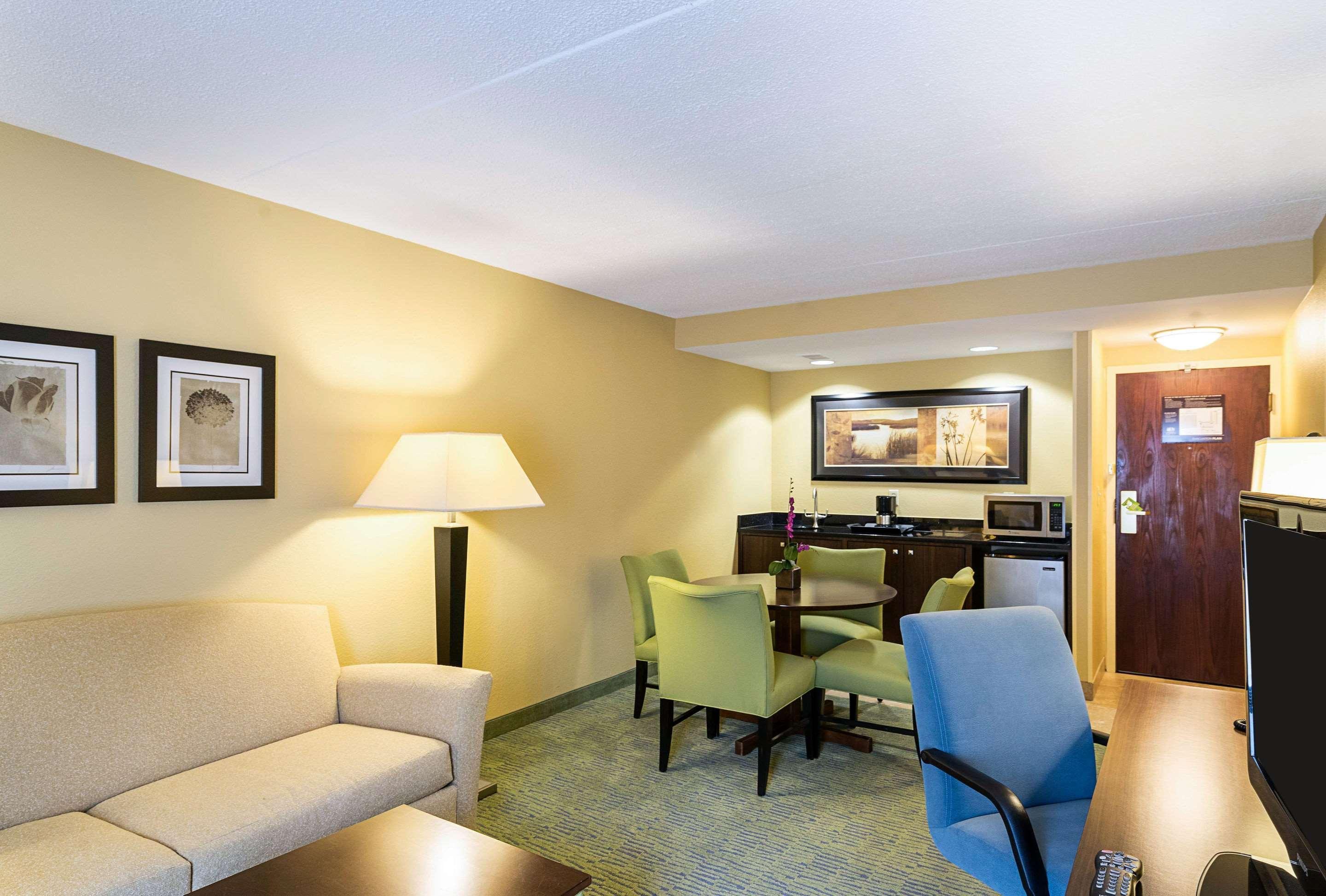 Comfort Inn & Suites Newark - Wilmington Bagian luar foto